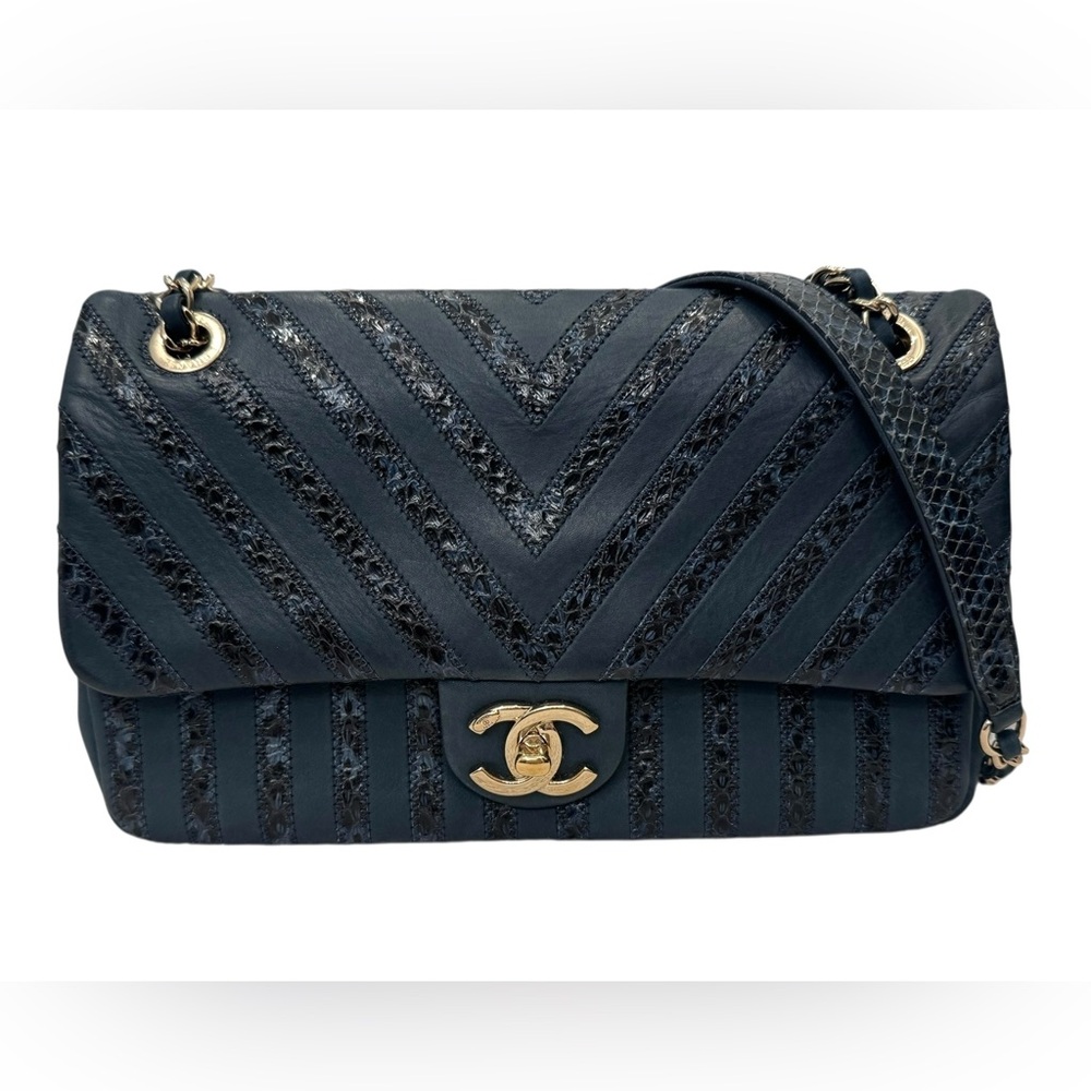 ✨🛍️ Chanel Navy Leather and Snakeskin Chevron Medium Single Flap Bag